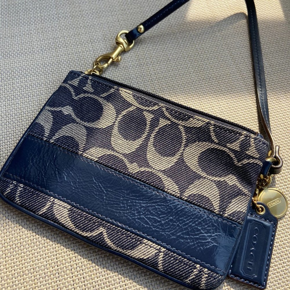 COACH SMALL NAVY BLUE & GREY WRISTLET